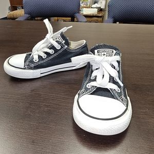 Children's size 7 black Converse shoes